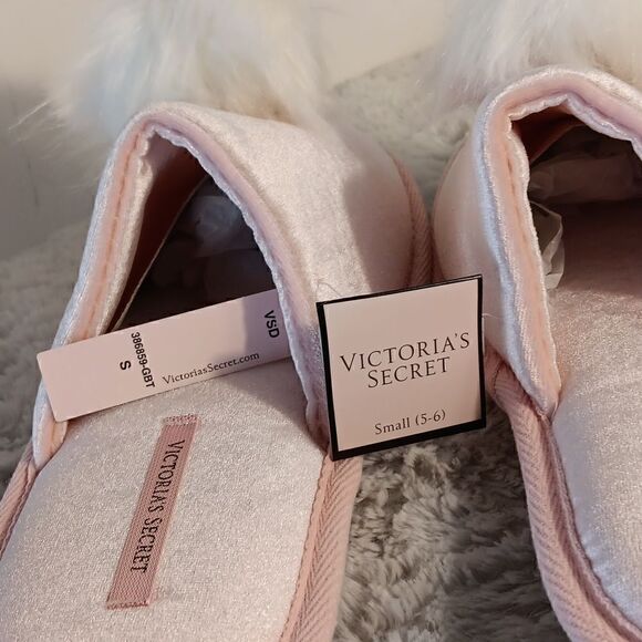 Victoria's Secret Pink PomPom Slide Slippers - Picture 4 of 7